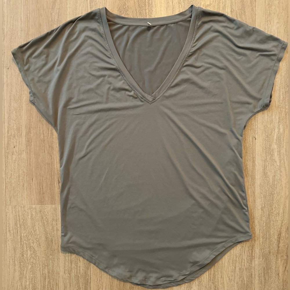 Ptula Vivian V Neck - Size Medium - Olive